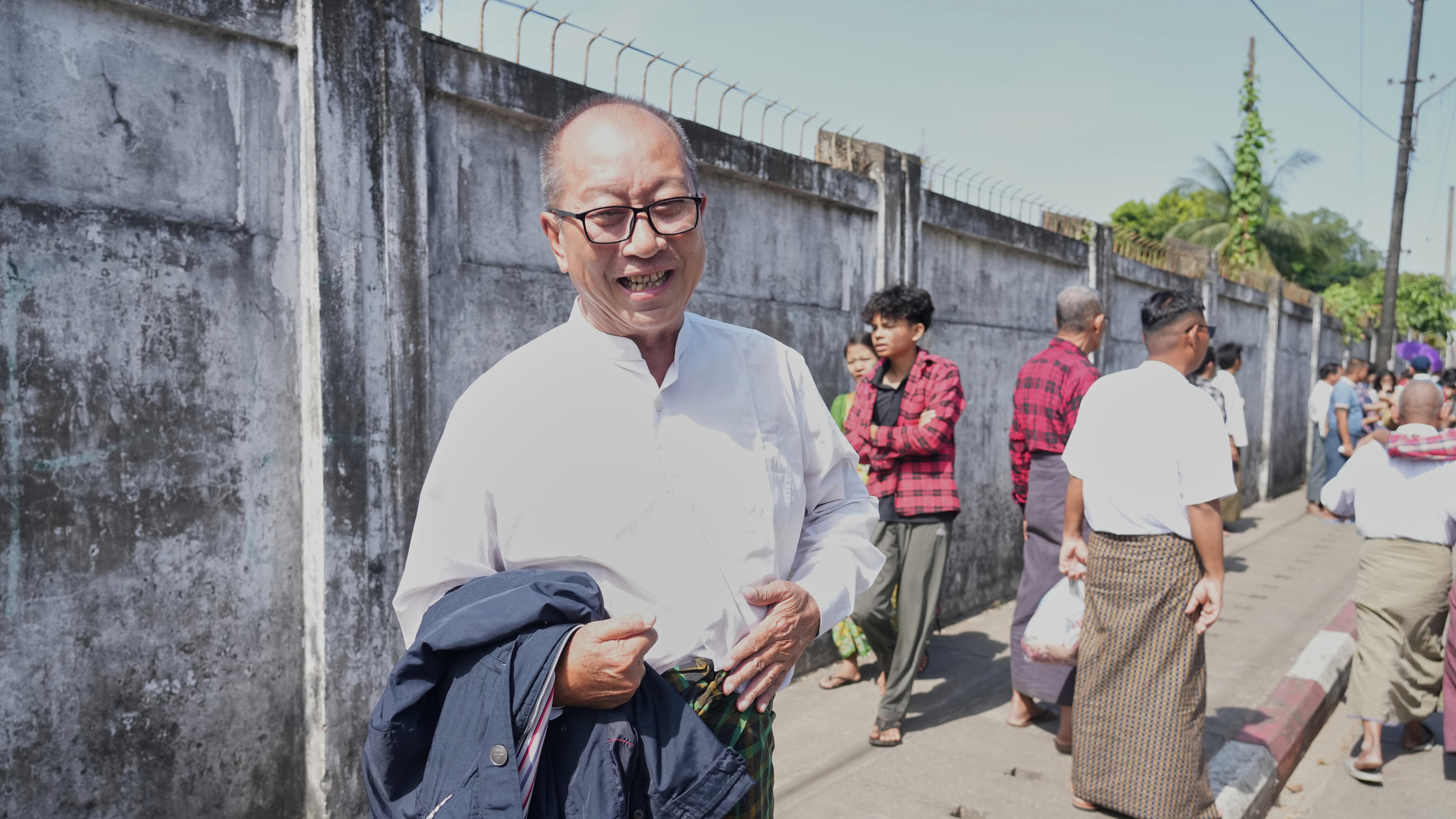 Kyi Toe, a member of National League for Democracy’s central information committee, speaks after he was released from Insein prison Thursday, Nov. 27, 2025, in Yangon, Myanmar, as part of a mass amnesty granted by the country's military rules. (AP Photo/Thein Zaw)