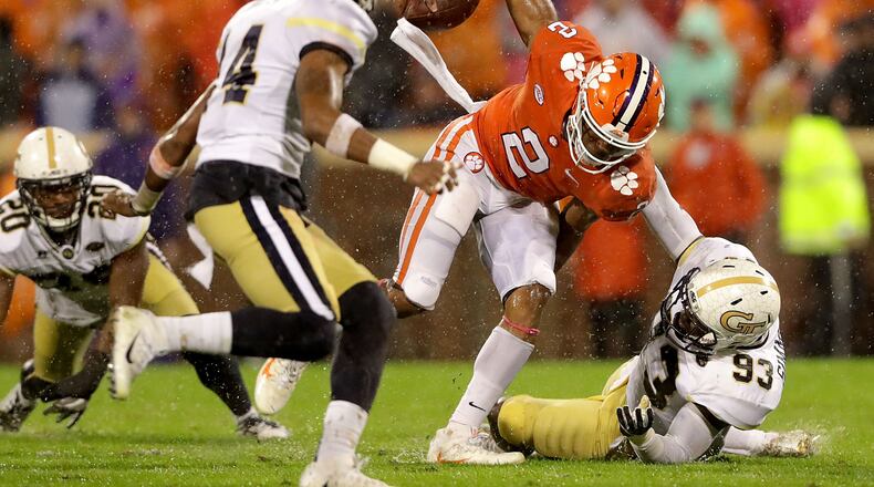 Antonio Simmons #93 of the Georgia Tech Yellow Jackets tries to stop Kelly Bryant #2 of the Clemson Tigers during their game at Memorial Stadium on October 28, 2017 in Clemson, South Carolina.  (Photo by Streeter Lecka/Getty Images)