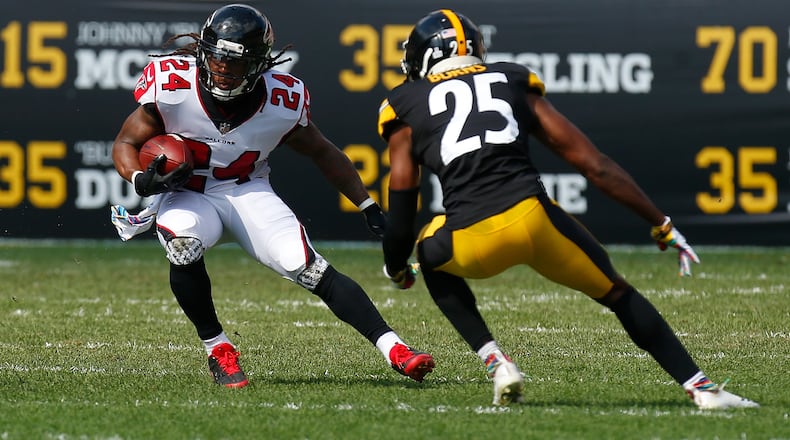 Devonta Freeman carries the ball against Artie Burns. (Photo by Justin K. Aller/Getty Images)