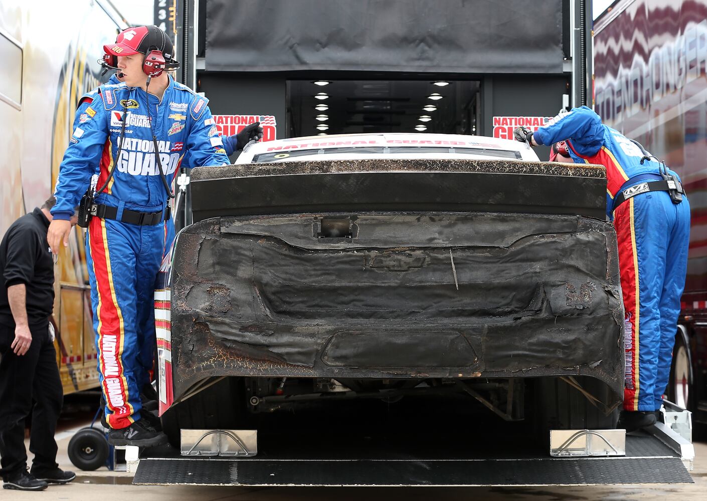 Earnhardt Jr. finishes last after crash