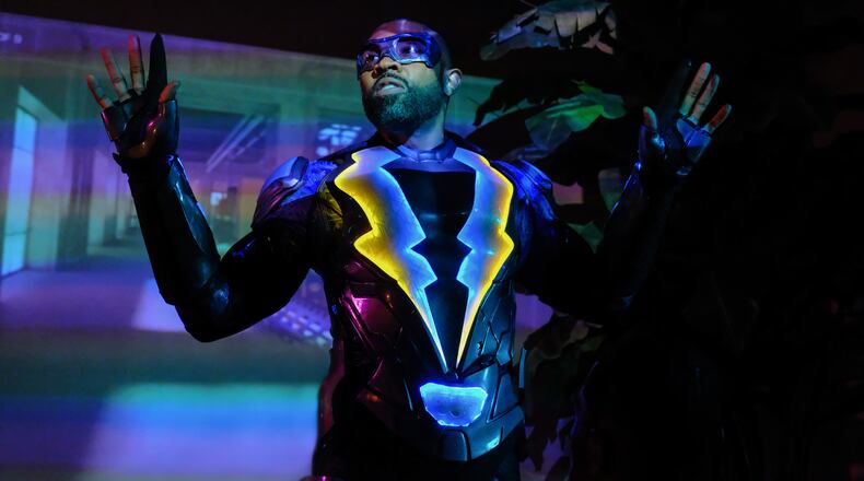 Black Lightning -- "LaWanda: The Book of Hope" -- Image BLK102a_0168.jpg -- Pictured: Cress Williams as Black Lightning -- Photo: Guy D'Alema/The CW -- é 2018 The CW Network, LLC. All rights reserved.