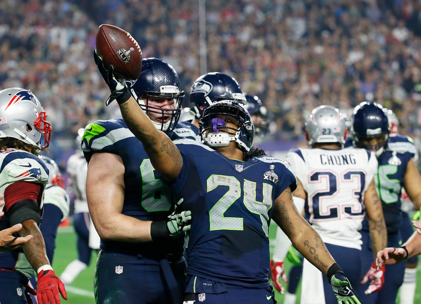 Lynch makes 3-yard touchdown run