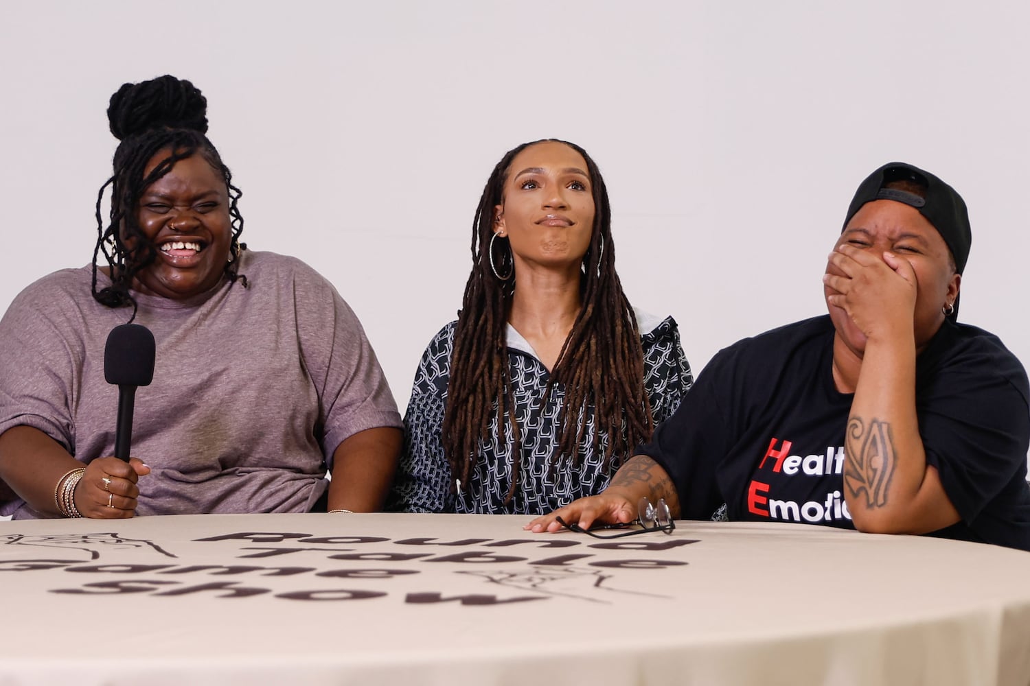 ROUND TABLE GAME SHOW