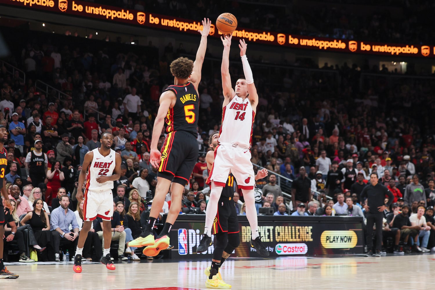 041925 hawks photos