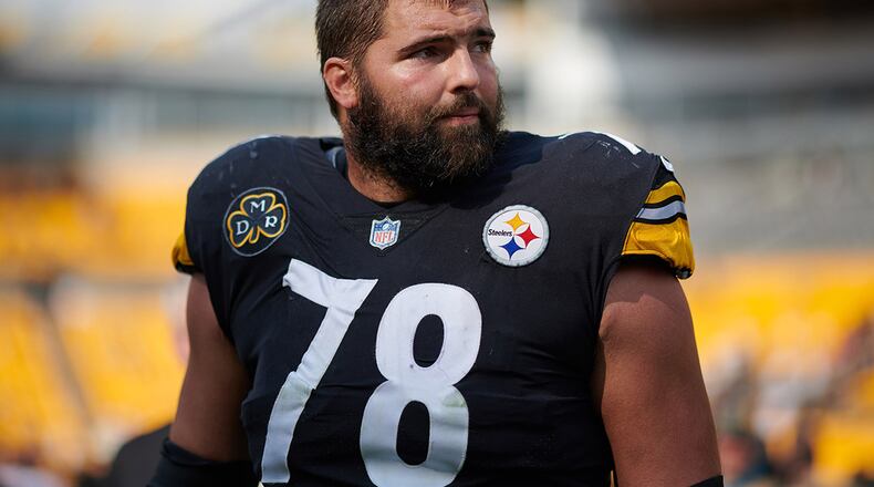 PITTSBURGH, PA - SEPTEMBER 17:  Offensive tackle Alejandro Villanueva #78 of the Pittsburgh Steelers looks on during an NFL football game between the Minnesota Vikings and the Pittsburgh Steelers on September 17, 2017 at Heinz Field in Pittsburgh, PA. (Photo by Robin Alam/Icon Sportswire via Getty Images)