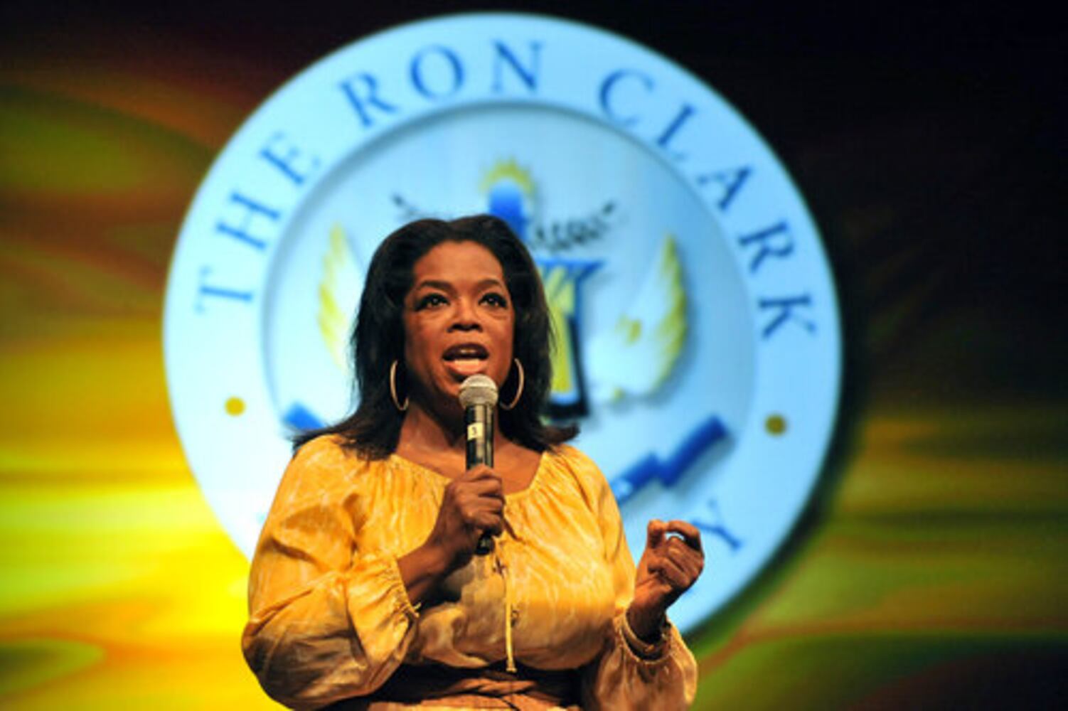 Oprah speaks at Ron Clark Academy's graduation