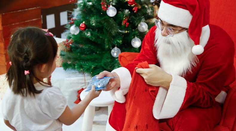 Metro Atlanta residents can now head to the malls to get their pictures taken with Santa.