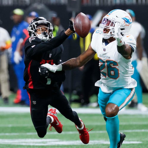 Atlanta Falcons wide receiver Darnell Mooney (left) is unable to cacth the ball but the referee called pass interference on Miami Dolphins cornerback Rasul Douglas (right) during the second half of an NFL football game at Mercedes-Benz Stadium in Atlanta on Sunday, October 26, 2025. (Miguel Martinez/AJC)