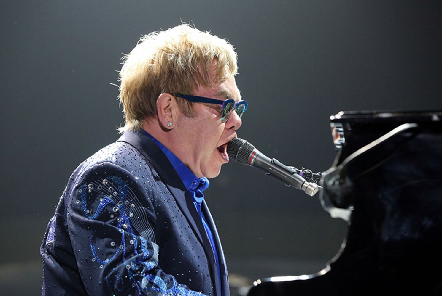 Rock legend belts out new, iconic tunes