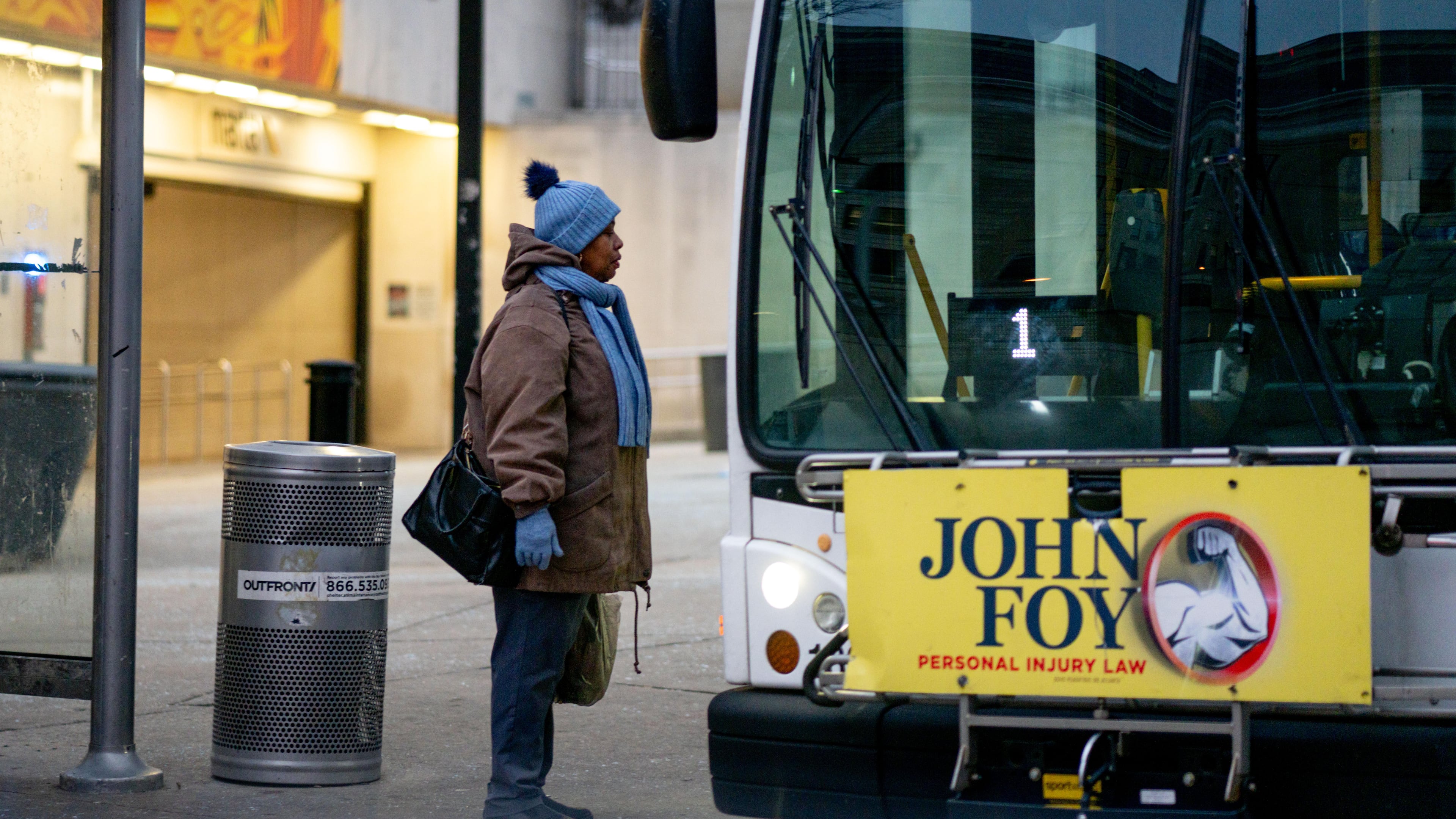 It's time to break out the hats, jackets and scarves, as temperatures in metro Atlanta are expected to reach freezing for the first time since February. (Ben Hendren for the AJC 2025)