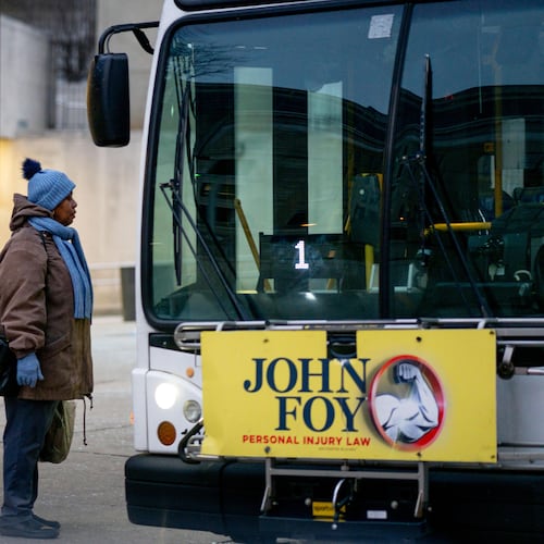 It's time to break out the hats, jackets and scarves, as temperatures in metro Atlanta are expected to reach freezing for the first time since February. (Ben Hendren for the AJC 2025)