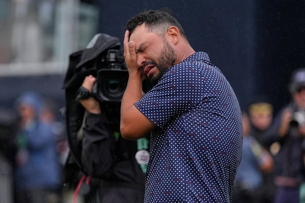 J.J. Spaun celebrates after sinking a birdie putt on the 18th hole to win the U.S. Open golf tournament at Oakmont Country Club Sunday, June 15, 2025, in Oakmont, Pa. (AP Photo/Carolyn Kaster)