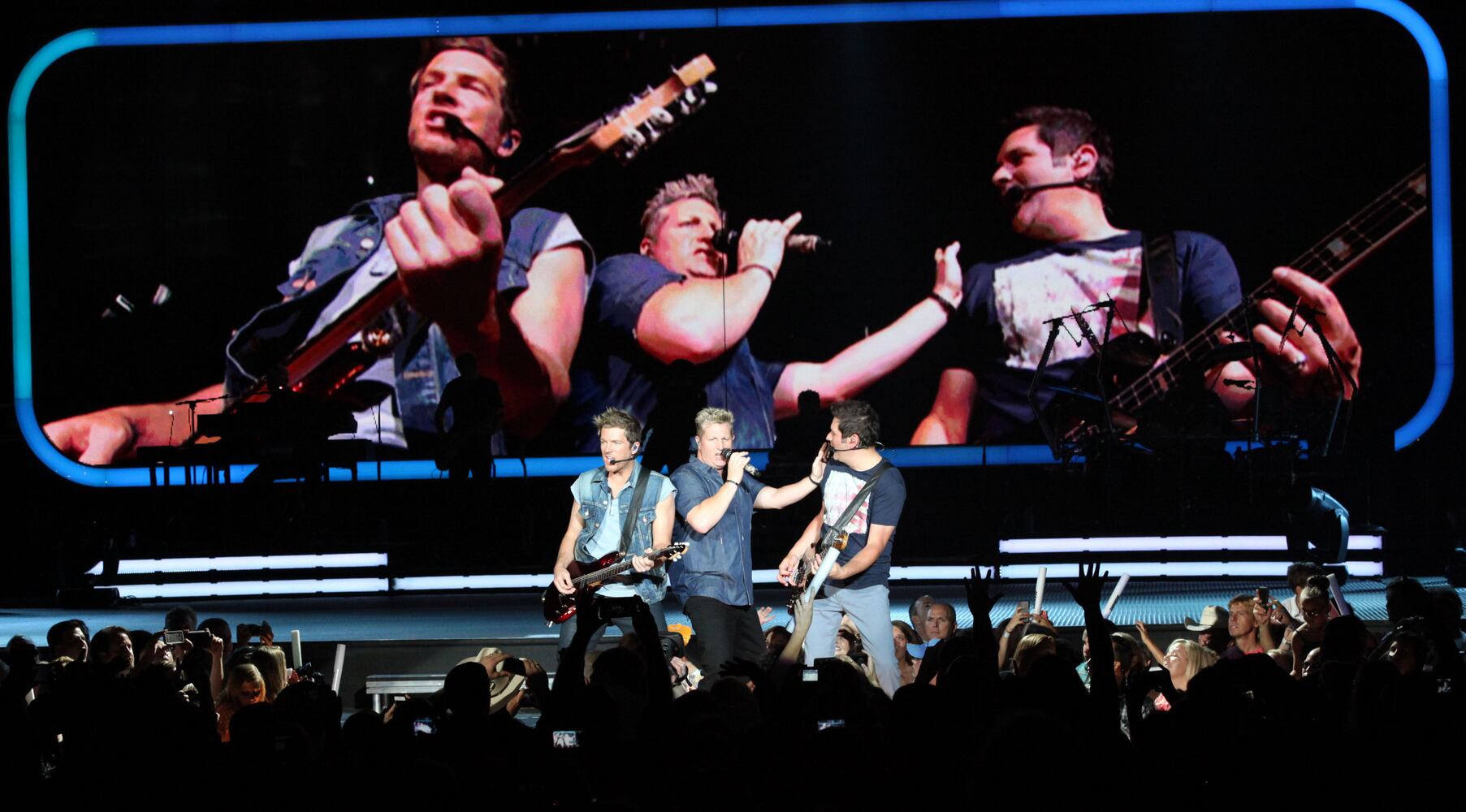 Country stars rock Aaron's Amphitheatre at Lakewood