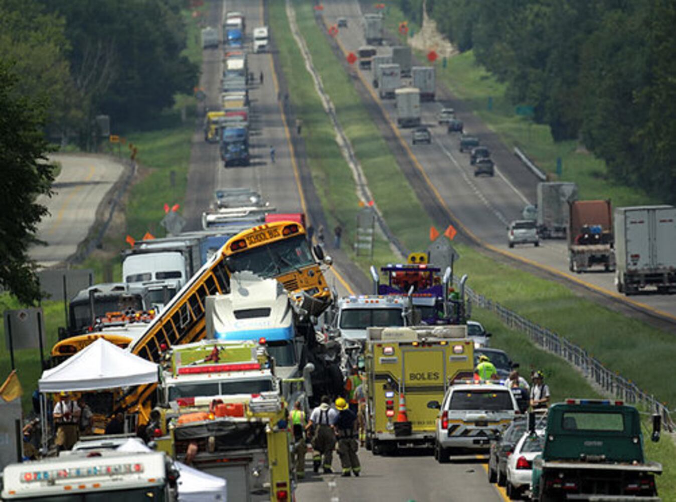 2 dead, dozens hurt in Missouri bus crash
