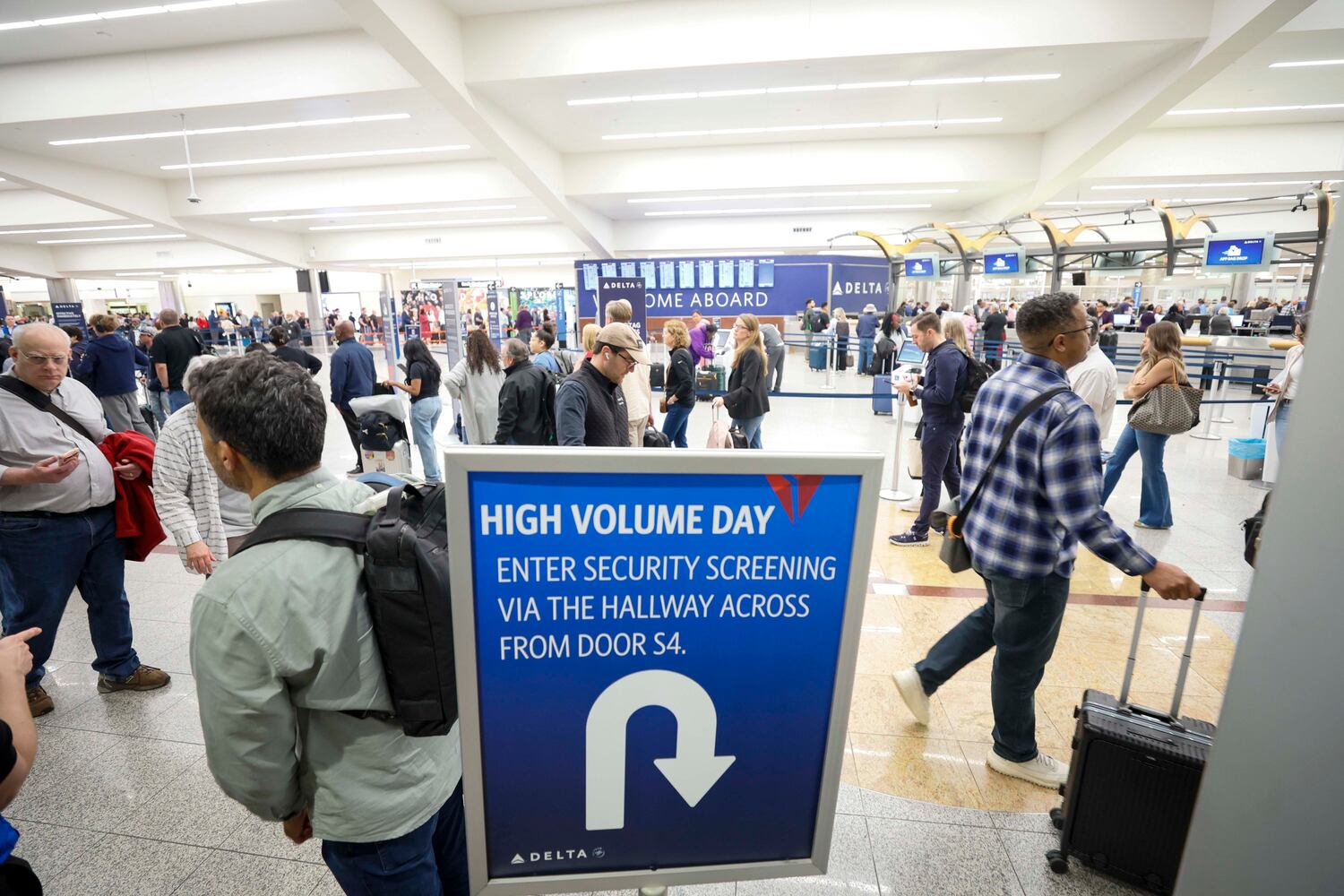 Atlanta Hartsfield-Jackson International Airport long lines