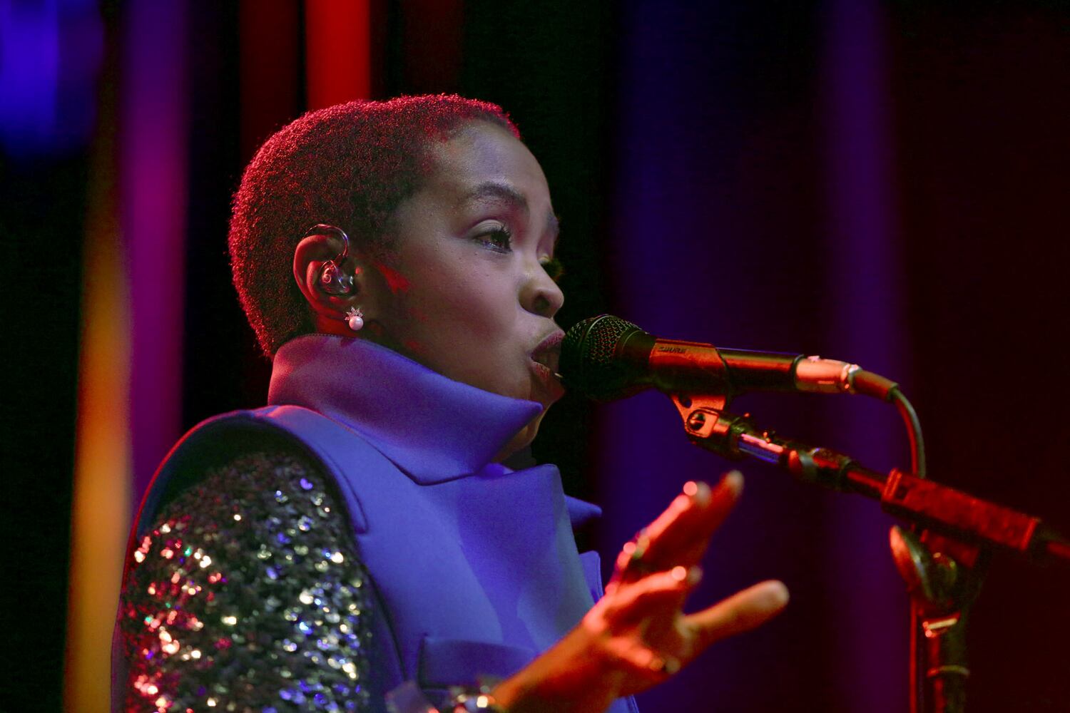 Singer performs to sold-out crowd in Atlanta