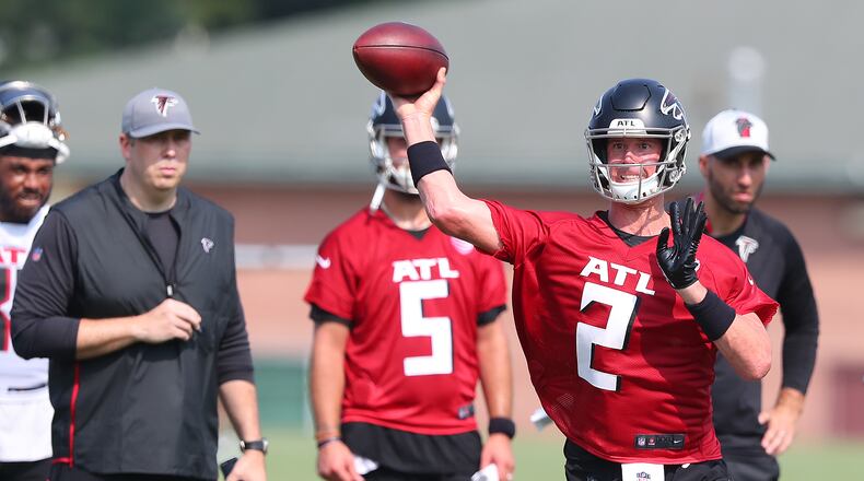 Atlanta Falcons head coach Arthur Smith (left) and offensive coordinator Dave Ragone (far right) look on as Matt Ryan looks to pass against the defense on the third day of training camp practice on Saturday, July 31, 2021, in Flowery Branch.   “Curtis Compton / Curtis.Compton@ajc.com”