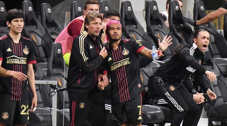 April 24, 2021 Atlanta - Atlanta United head coach Gabriel Heinze confers with Atlanta United's forward Josef Martinez (7) during the second half in a MLS soccer match at Mercedes-Benz Stadium in Atlanta on Saturday, April 24, 2021. (Hyosub Shin / Hyosub.Shin@ajc.com)