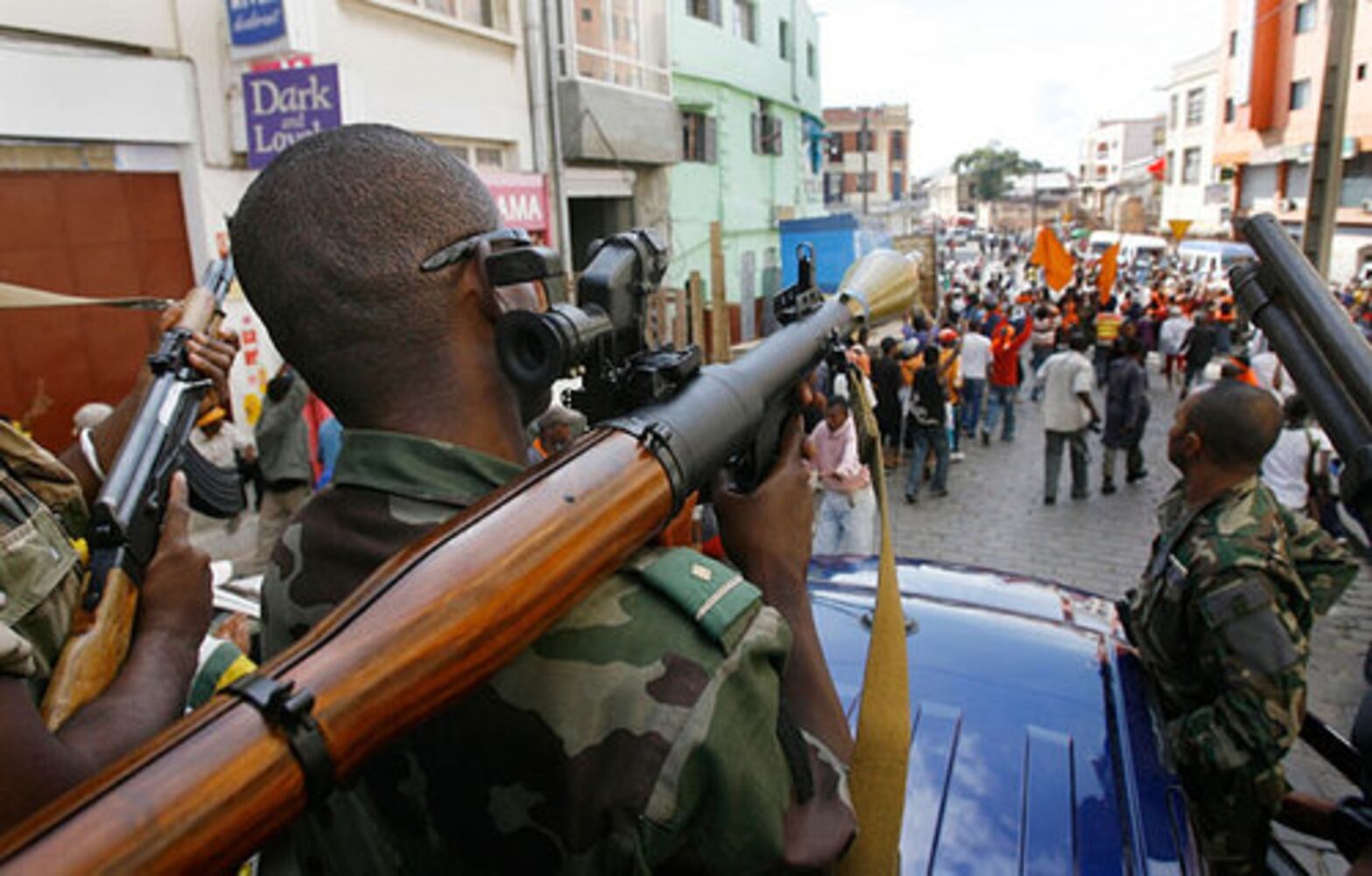 Madagascar dissolves government