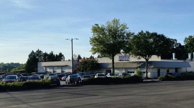 Roswell recently approved a zoning change to allow for electric vehicle sales in an existing building at 950 Sun Valley Drive. (Courtesy City of Roswell)