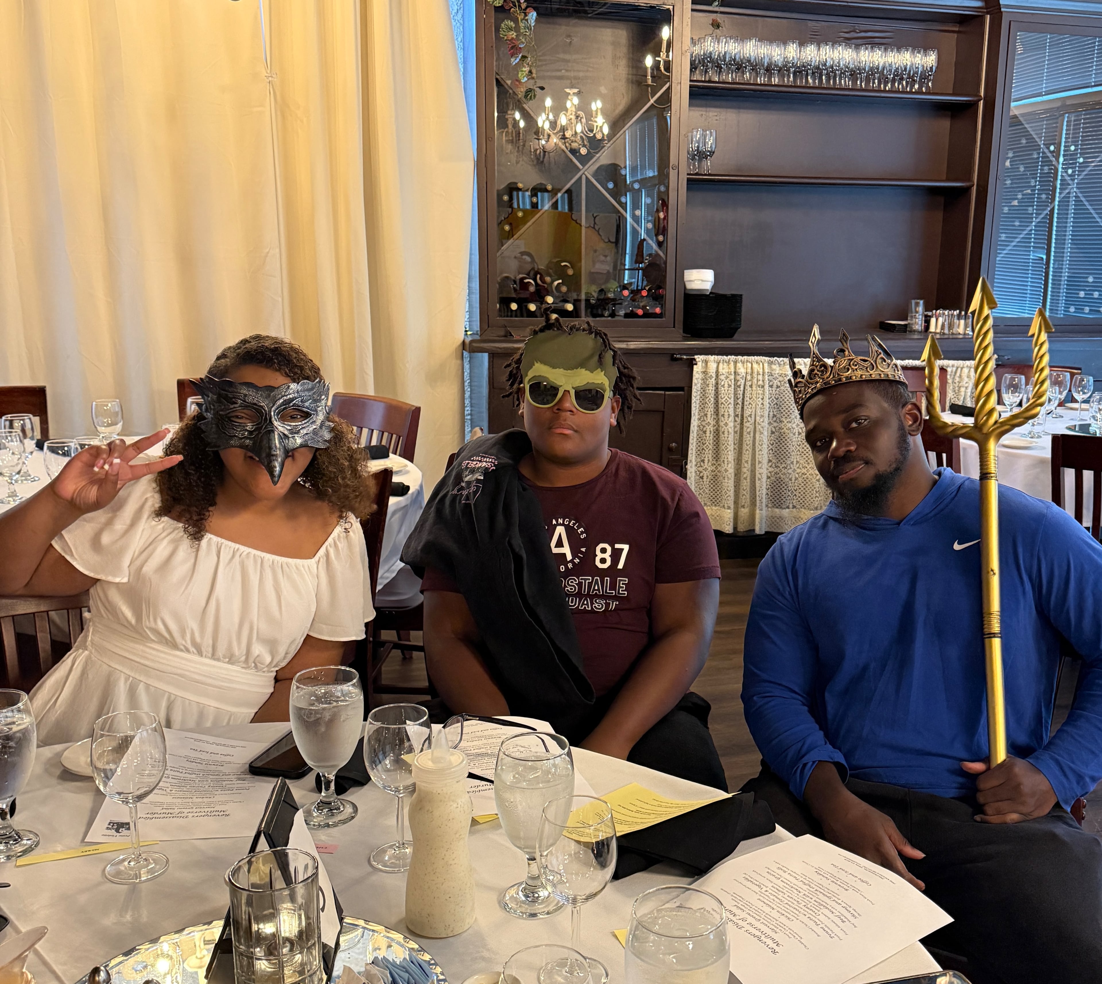 A common denominator for the Murder, Mystery, and Mayhem audiences at Petite Violette is an interest in a different kind of dinner out. A willingness to participate helps, too. (Randi Tucker)
