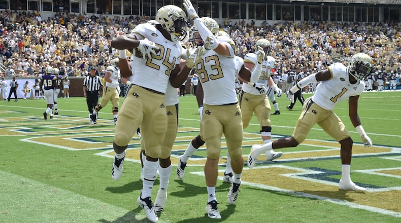 Georgia Tech running back Jordan Mason (24) celebrates with teammates after he scored a touchdown. HYOSUB SHIN / HSHIN@AJC.COM