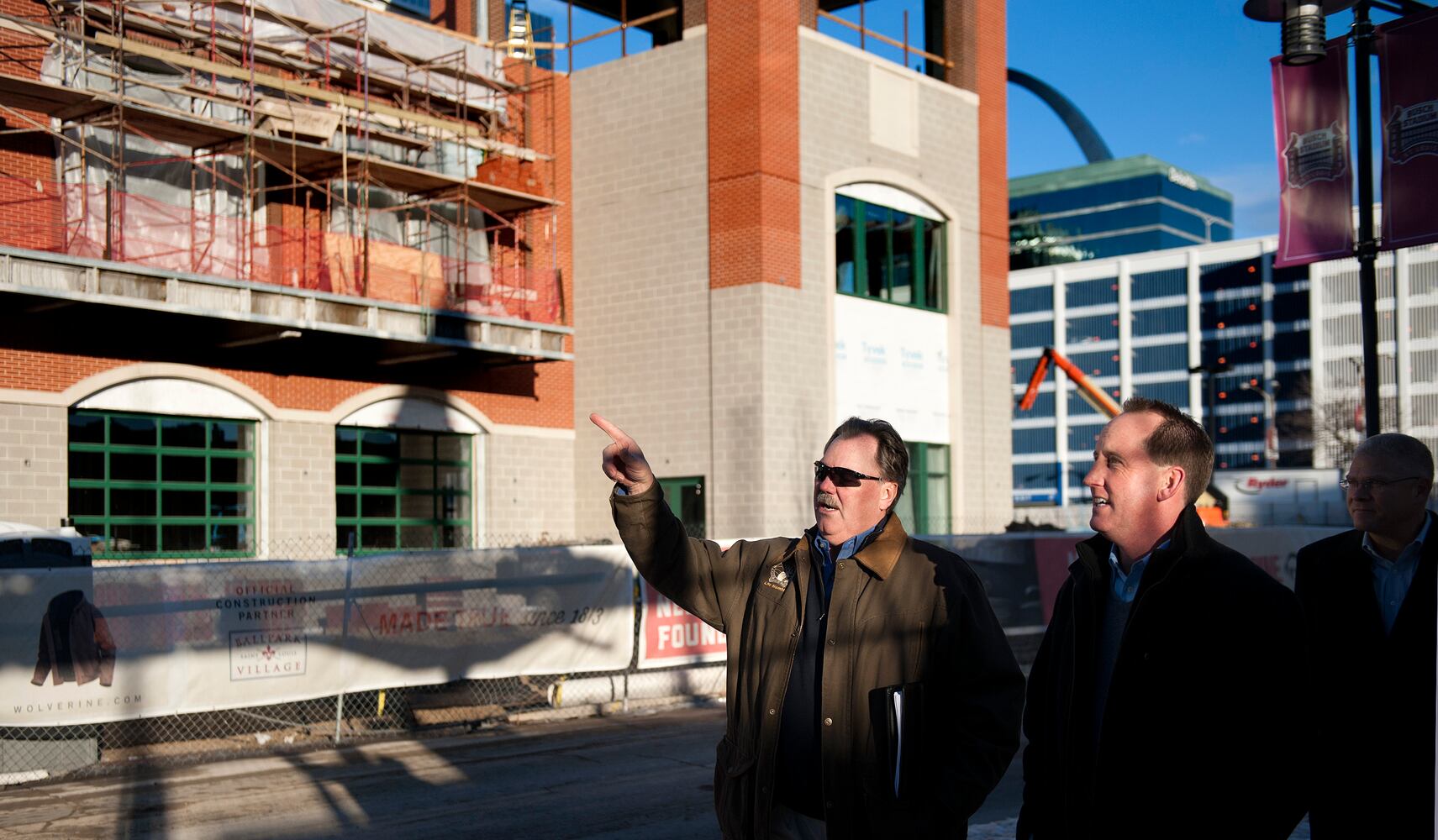 Braves executives tour St. Louis Cardinals’ stadium