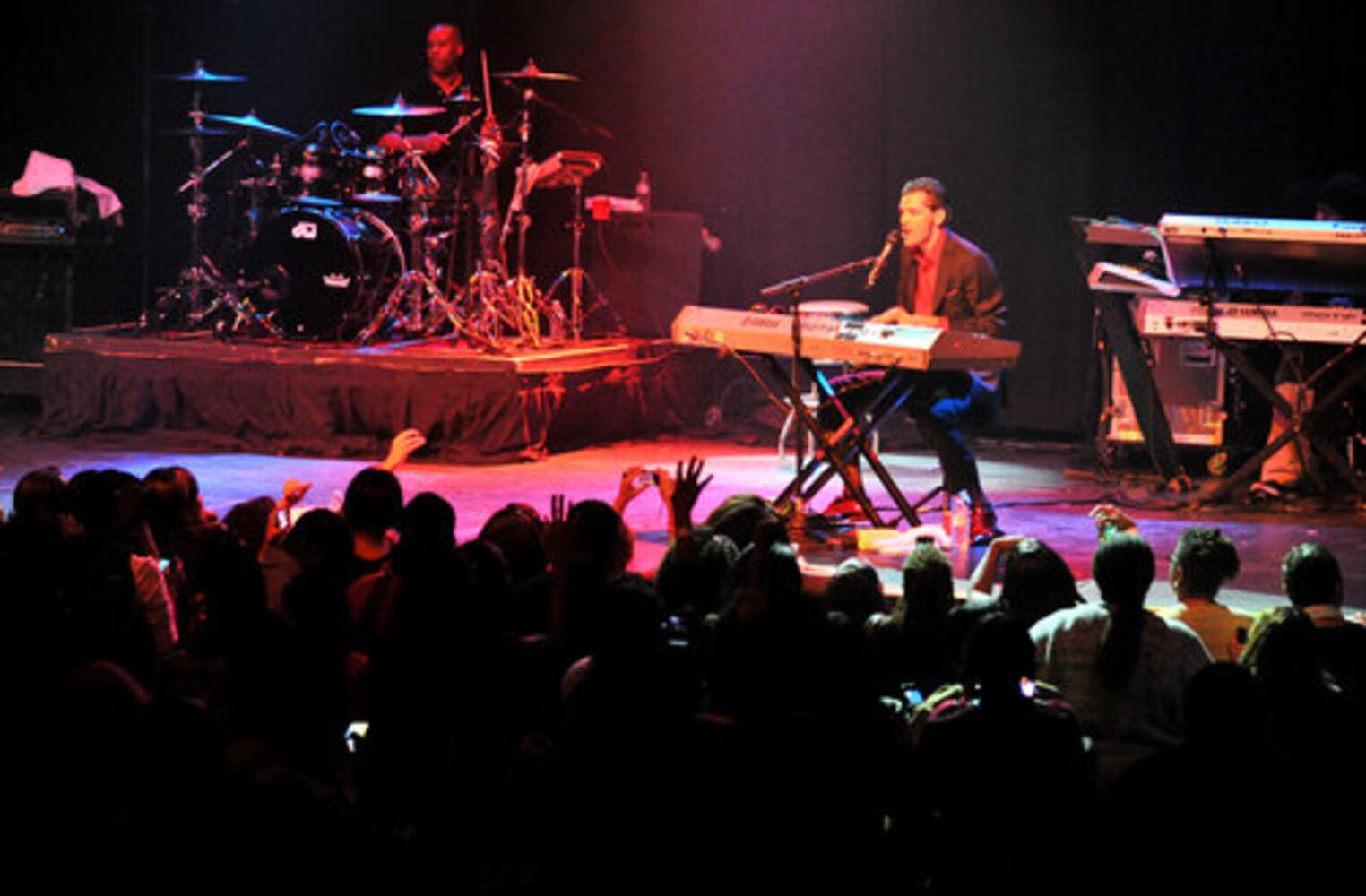 El DeBarge performs at Center Stage