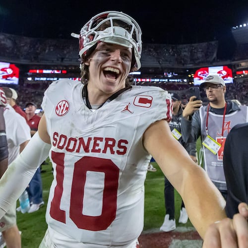 Oklahoma quarterback John Mateer (10) celebrates a 23-21 win over Alabama in an NCAA college football game, Saturday, Nov. 15, 2025, in Tuscaloosa, Ala. (AP Photo/Vasha Hunt)