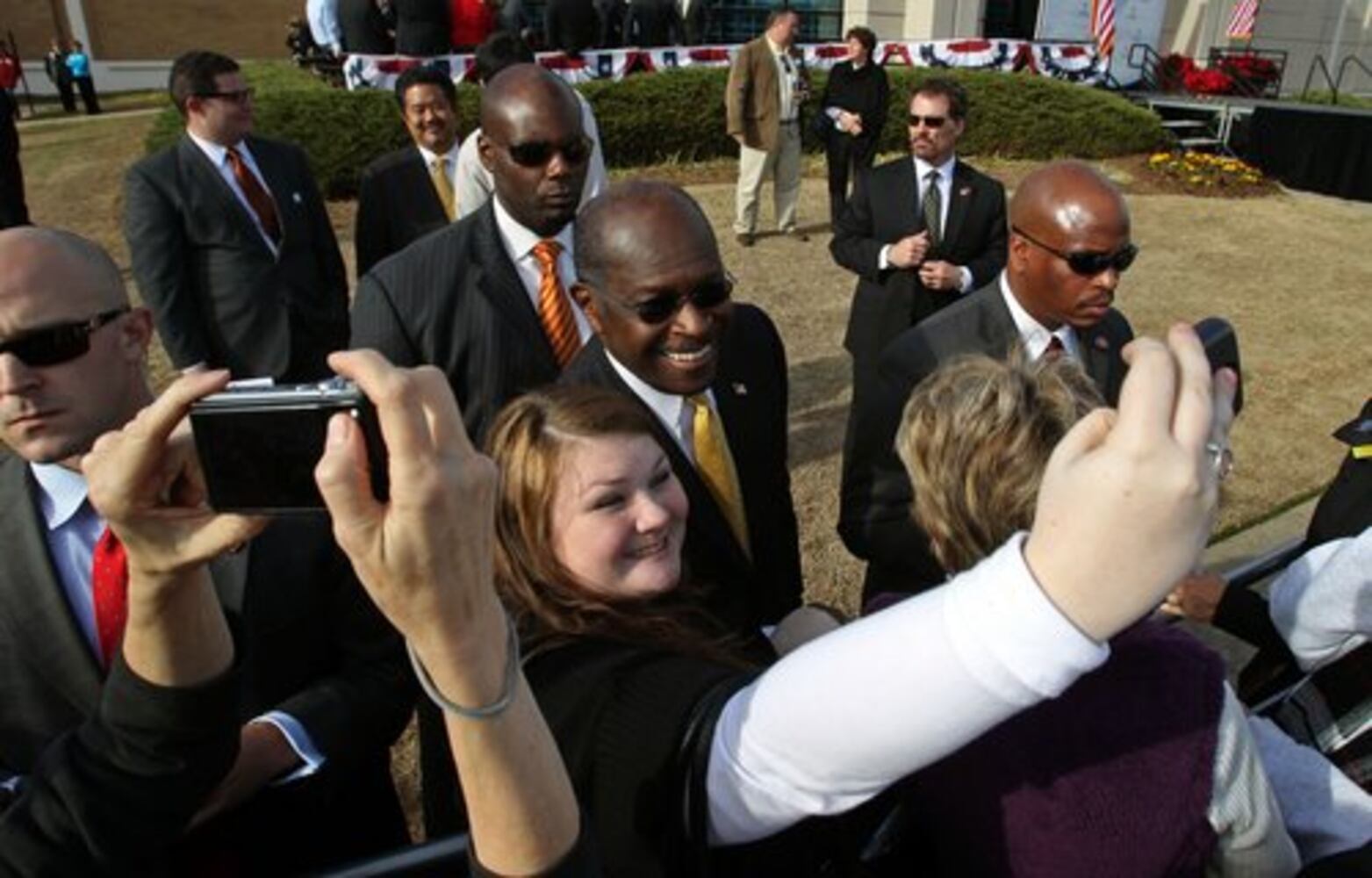 Herman Cain suspends presidential campaign