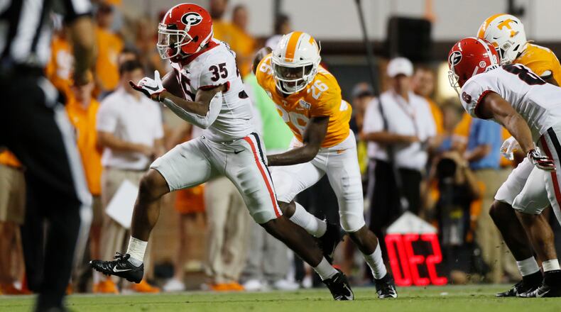 Georgia Bulldogs running back Brian Herrien (35) breaks through the Tennessee line. Bob Andres / robert.andres@ajc.com