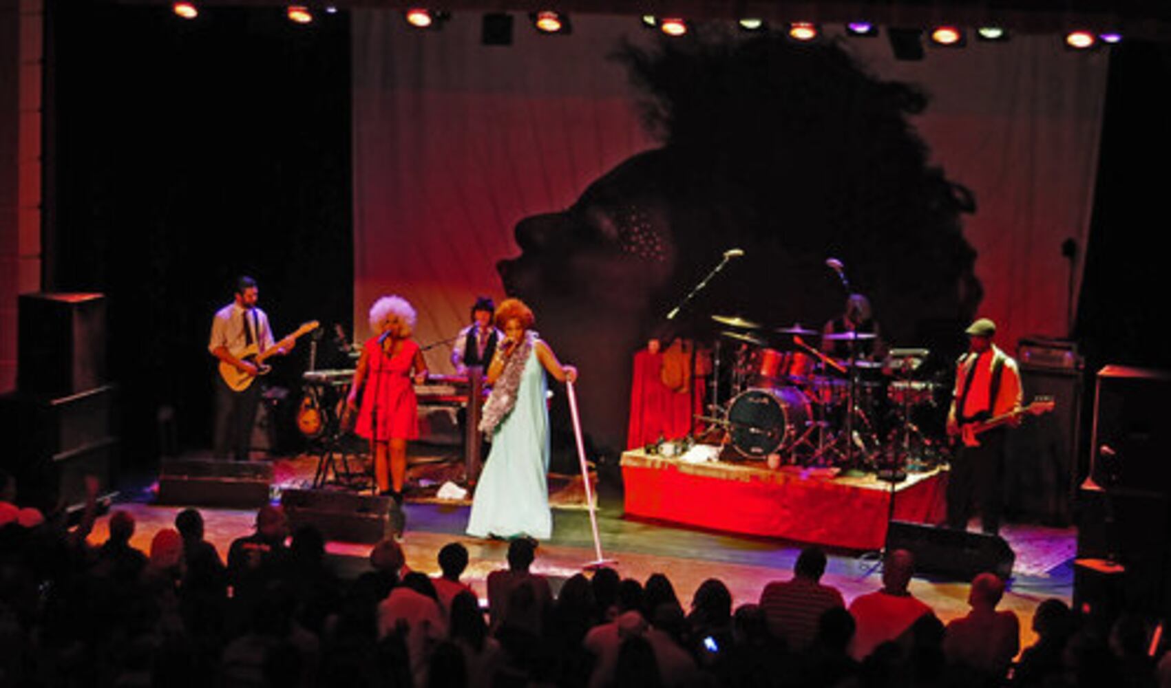 Macy Gray rewards her Atlanta fans