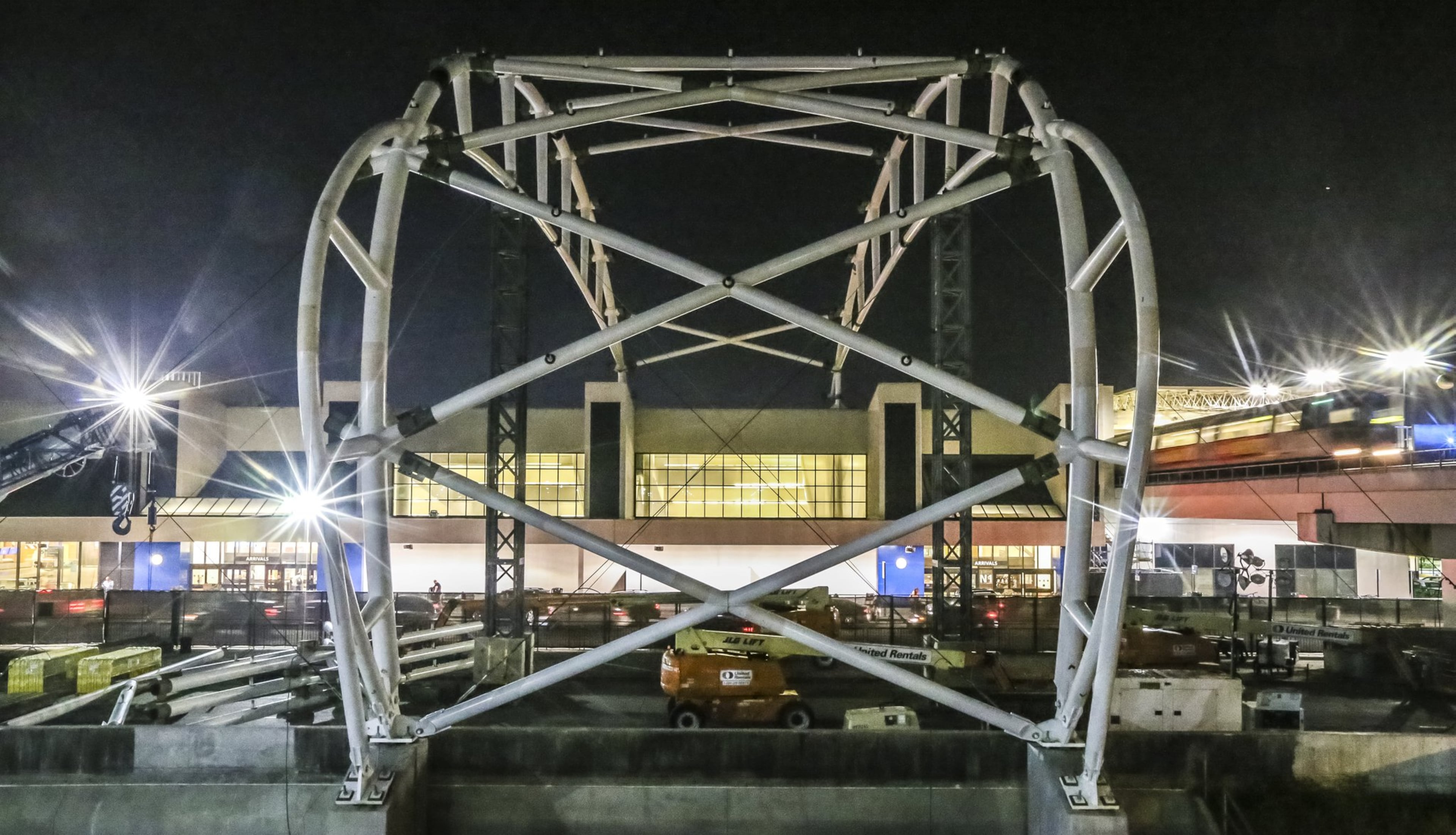 Canopy construction at Hartsfield-Jackson. JOHN SPINK/JSPINK@AJC.COM