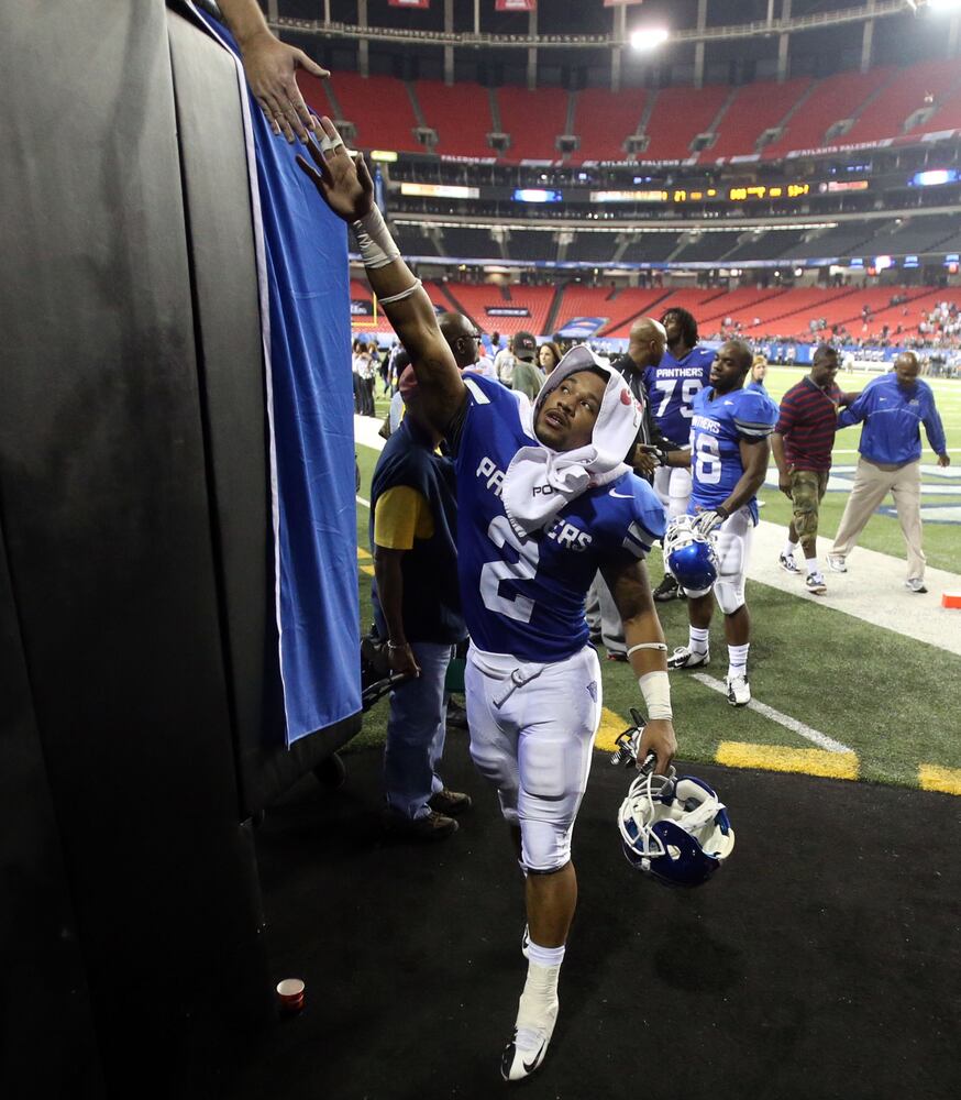 Curry, seniors honored in season's final home game