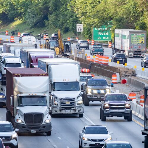 Full lane closures are planned on I-285 for the next two weekends. It’s part of a larger effort to repave and rebuilt about 15 miles of the westside interstate corridor. (Ben Hendren for the AJC)