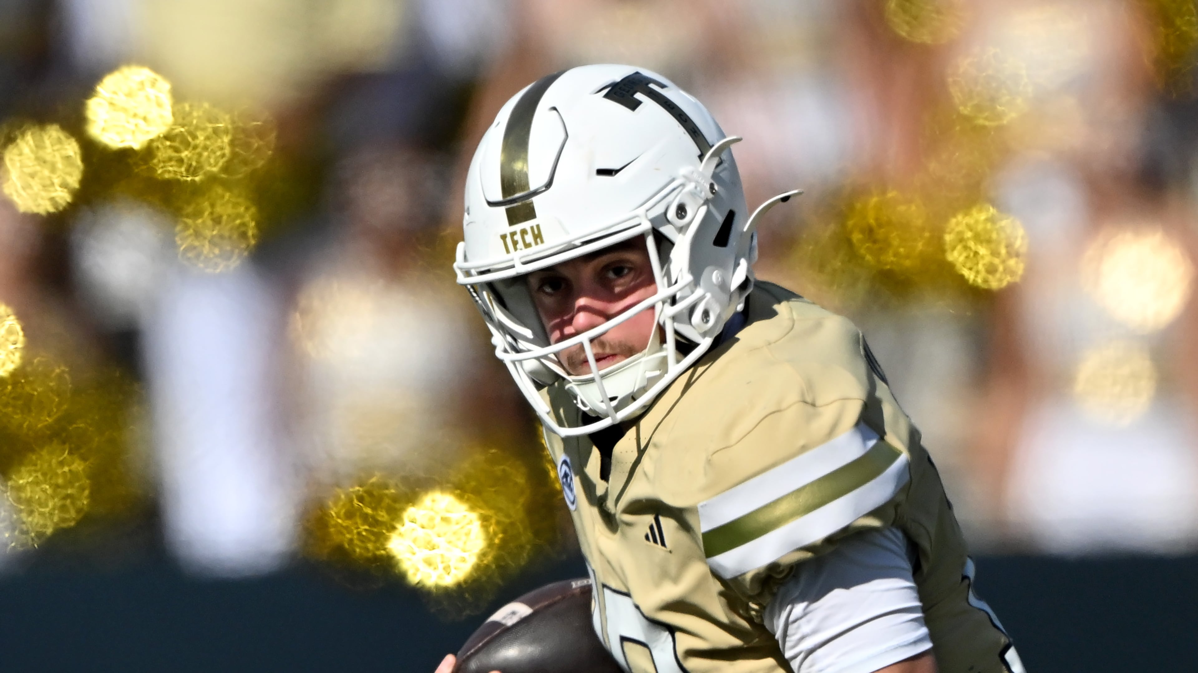 This is the fourth ACC quarterback of the week honor for Georgia Tech's Haynes King this season and seventh of his career. (Hyosub Shin/AJC)