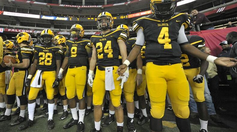 Atlanta, Ga. -- Valdosta senior QB Josh Belton (4) waits to take the field with Wildcat teammates before the start of thier Class AAAAAA state title game against the Tucker Tigers at the Georgia Dome Friday, December 9, 2016. SPECIAL/Daniel Varnado