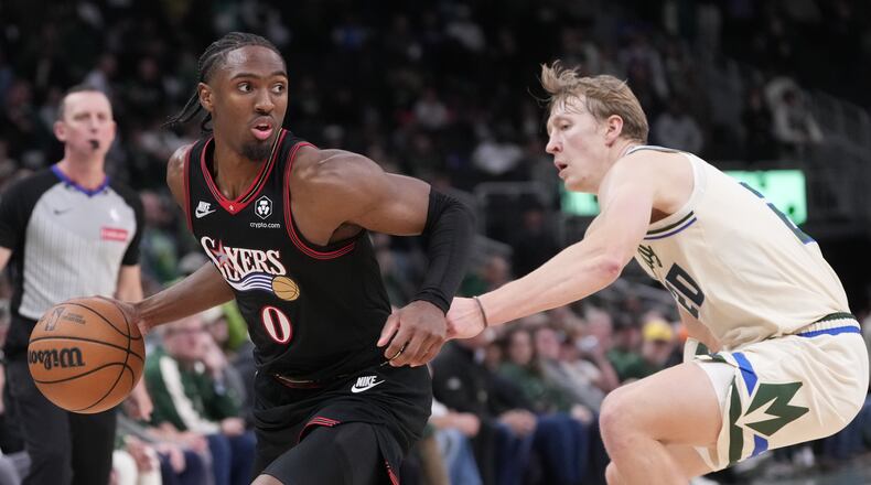Philadelphia 76ers' Tyrese Maxey gets past Milwaukee Bucks' AJ Green during tocertime of an NBA basketball game Thursday, Nov. 20, 2025, in Milwaukee. (AP Photo/Morry Gash)
