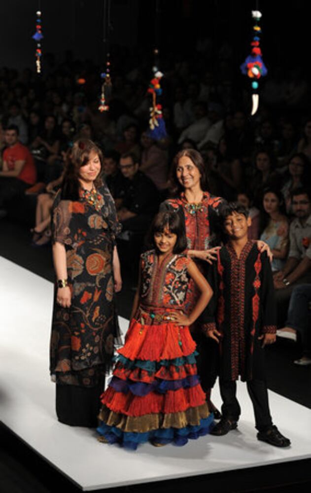 India's 'Slumdog' child actors lead lives of glamour, poverty