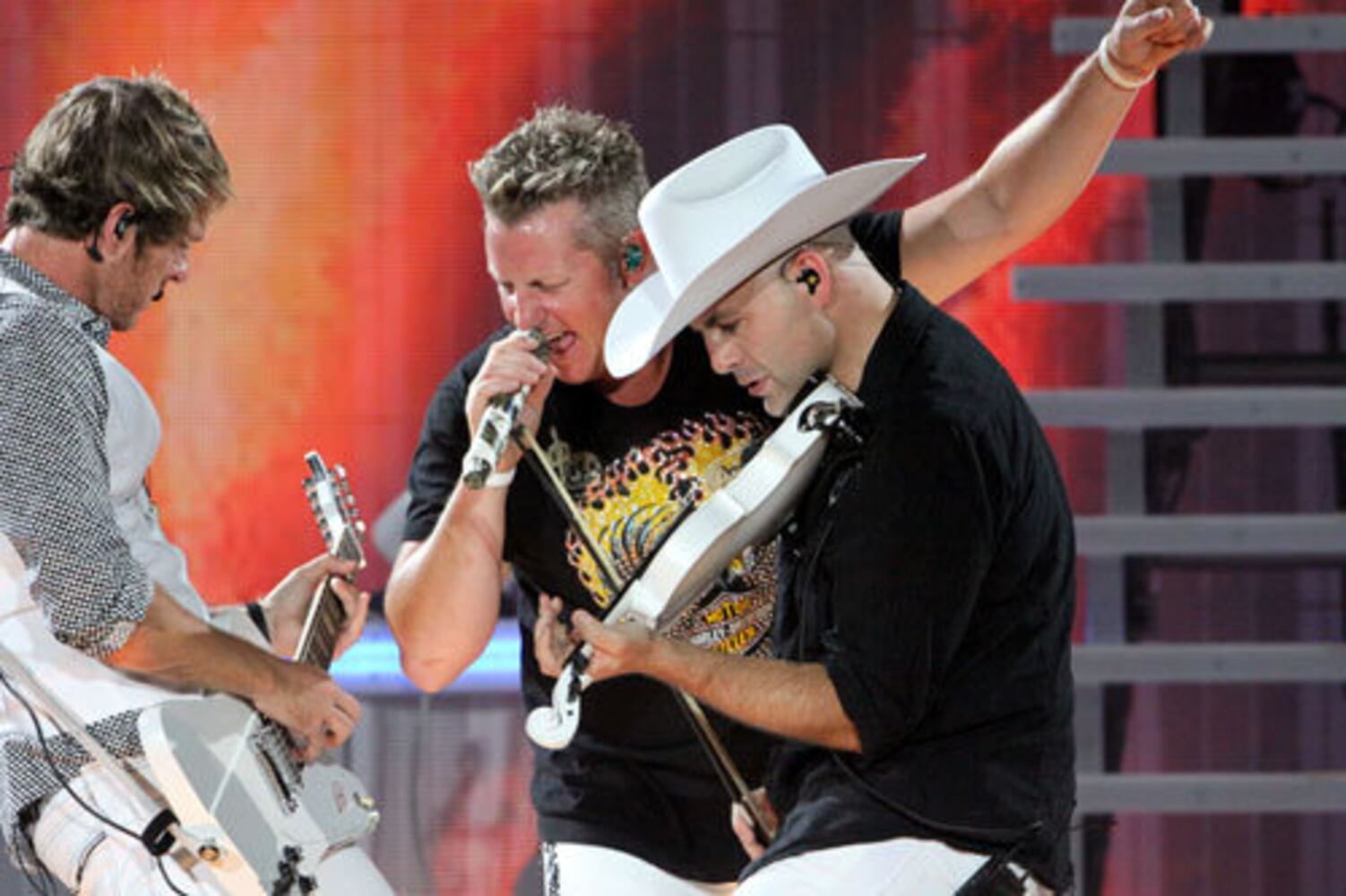 Rascal Flatts and Sara Evans at Aaron's Amphitheatre