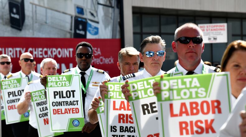 September 1, 2022 Atlanta - Delta pilots conduct informational picketing at the south terminal at Hartsfield-Jackson Atlanta International Airport ahead of the busy Labor Day travel weekend as they push for a new labor contract on Thursday, September 1, 2022. (Hyosub Shin / Hyosub.Shin@ajc.com)