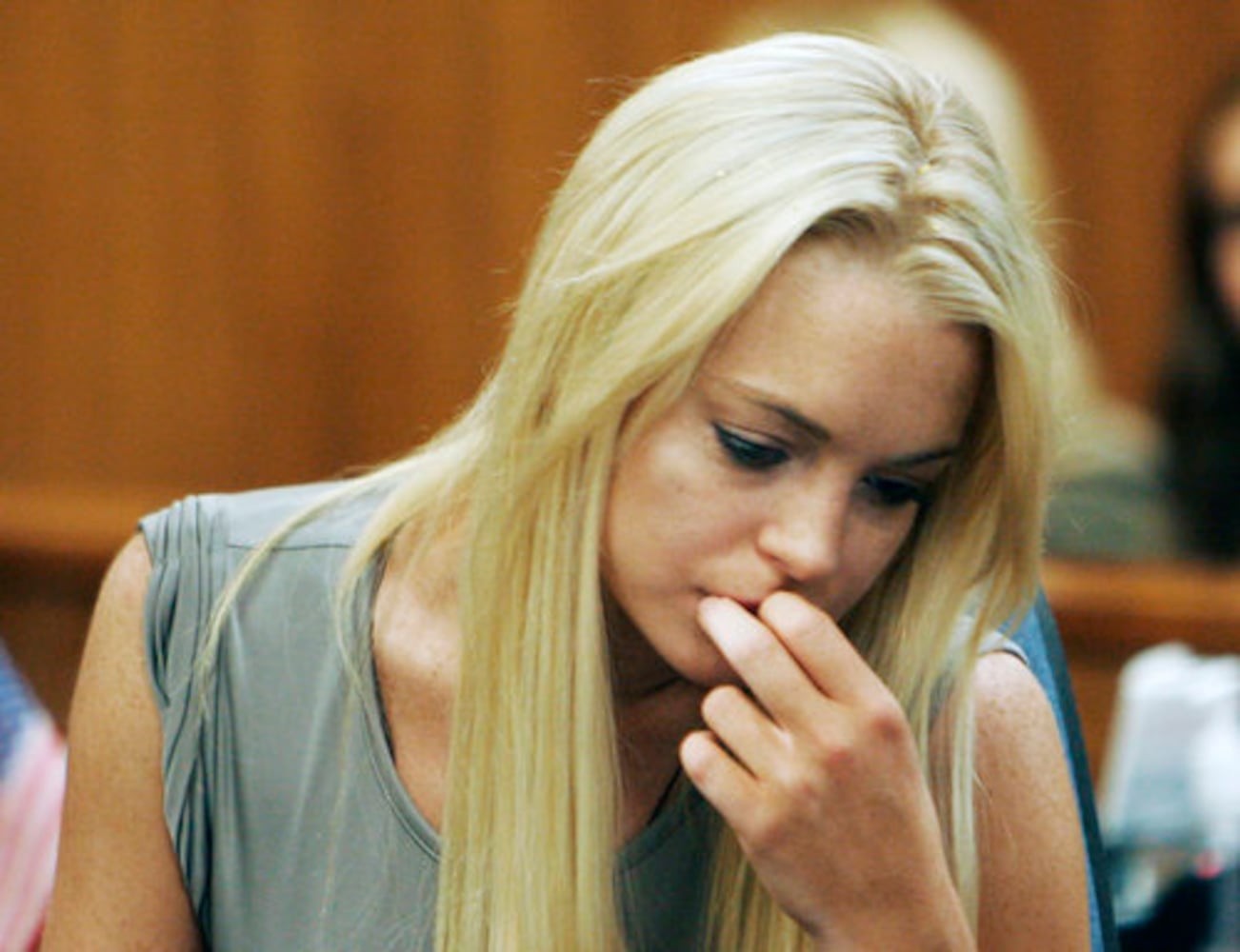 Lindsay Lohan turns herself in