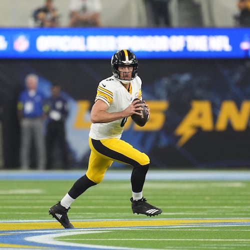 Pittsburgh Steelers quarterback Aaron Rodgers (8) pulls back to throw a pass during the first half of an NFL football game against the Los Angeles Chargers Sunday, Nov. 9, 2025, in Inglewood, Calif. (AP Photo/Marcio Jose Sanchez)
