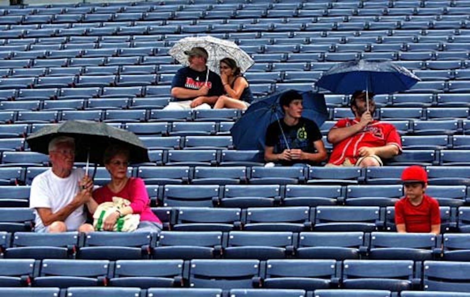 Rain can't stop Pirates, Braves