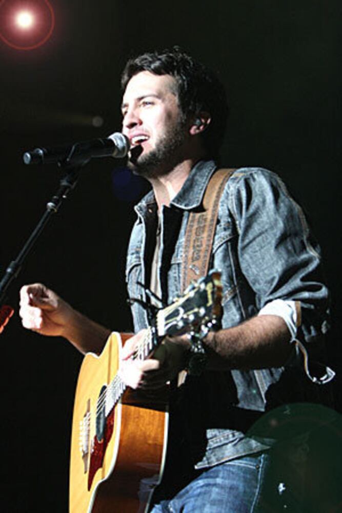 Sugarland kicks off tour at Gwinnett Arena