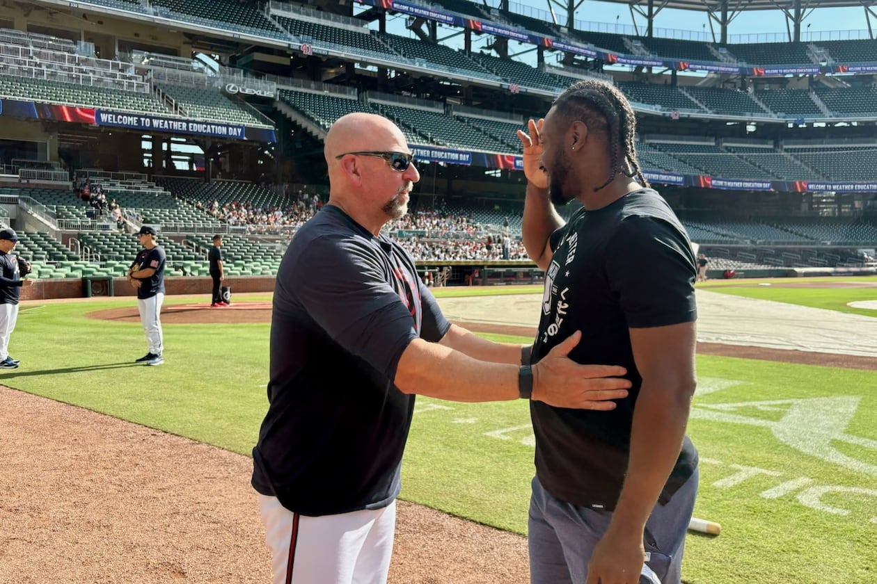 Braves manager Walt Weiss (left) and Rays infielder Jorge Mateo share a conversation before the Braves-Rays game Thursday, Sept. 10, 2026, at Truist Park. Atlanta cut Mateo in August when Ha-Seong Kim came off the injured list, and Mateo signed with Tampa Bay four days later. (Ken Sugiura/AJC)