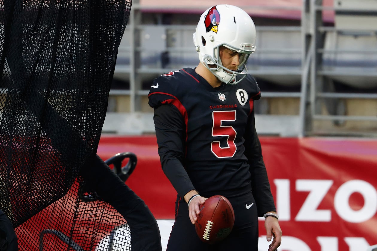 Arizona Cardinals kicker Zane Gonzalez stands on the sidelines during a game against the Los Angeles Rams at State Farm Stadium, in Glendale, Ariz. Gonzalez has reportedly signed with the Falcons. (Christian Petersen/Getty Images/TNS 2020)