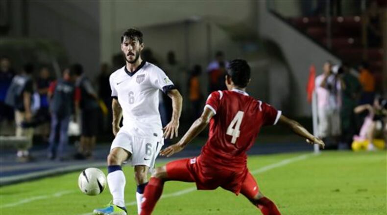 Brad Evans of the U.S., left, and Panama’s Carlos Rodriguez, fight for the ball during a 2014 World Cup qualifying soccer match in Panama City, Tuesday, Oct. 15, 2013. (AP Photo/Tito Herrera)