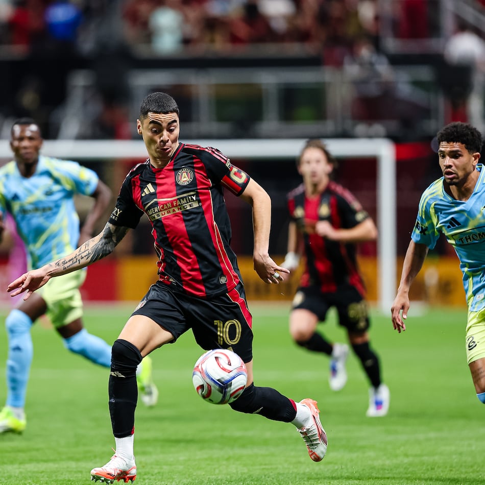 Atlanta United midfielder Miguel Almirón handles the ball during a match against Philadelphia Union at Mercedes-Benz Stadium March 14, 2026. (Bee Trofort-Wilson/Atlanta United)
