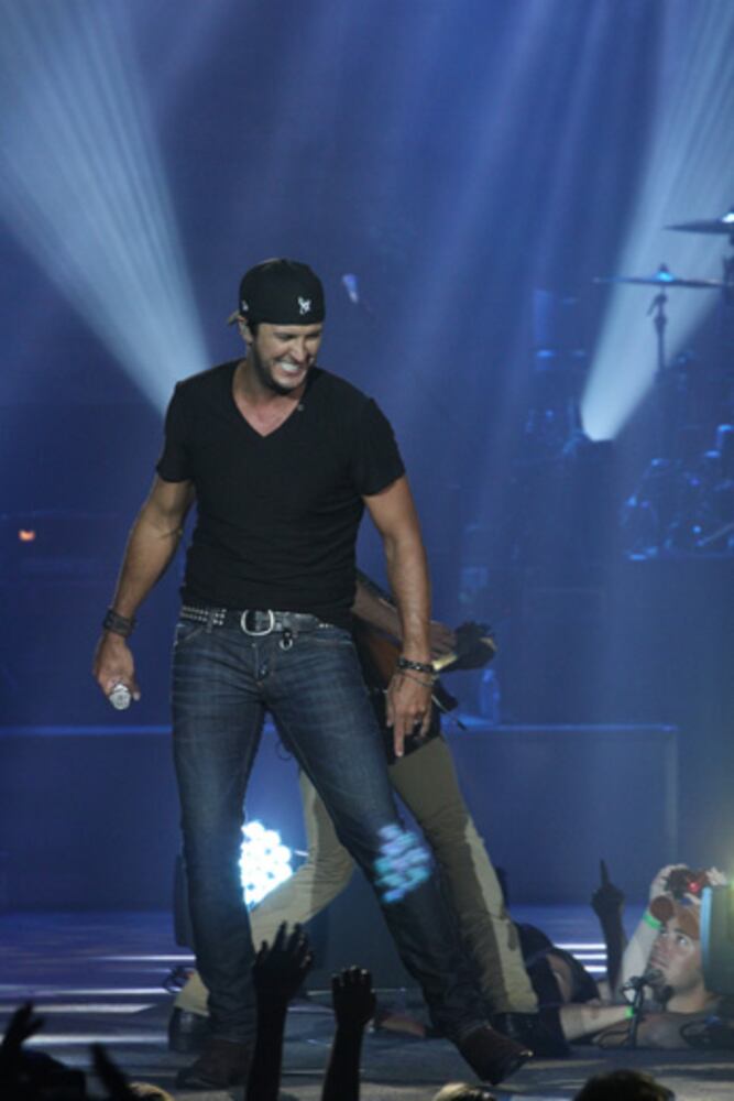 Luke Bryan, Florida Georgia Line play Lakewood